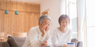 Uso de assistente de voz pode beneficiar os cuidados com a saúde da população idosa.