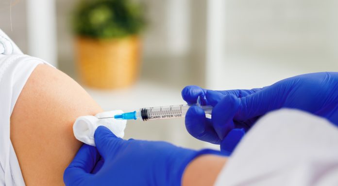 Setor privado aguarda mudança na classificação da Covid-19 no país para adquirir doses da vacina.